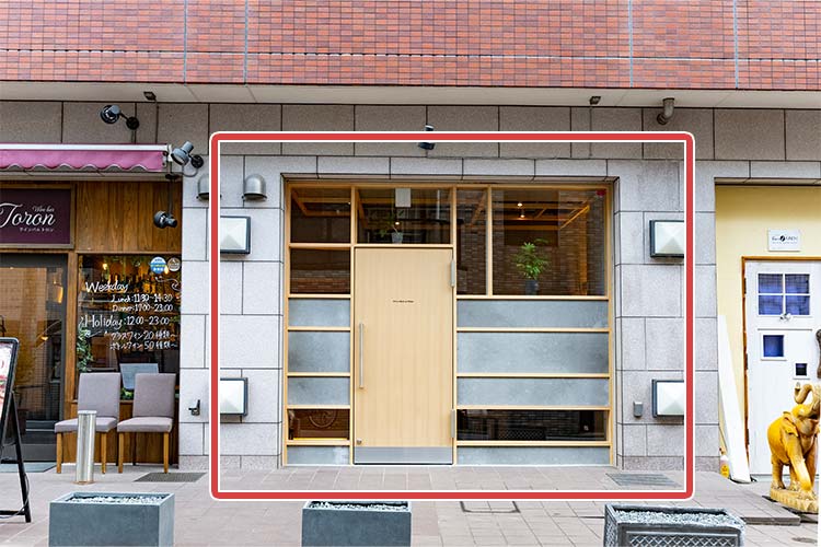 左手にクリニックが見えて到着です。